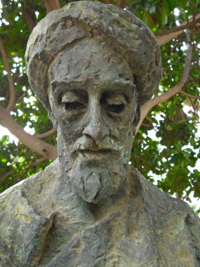 Malaga kentinde heykel Yahudi şair ve filozof Solomon Ibn Gabirol
