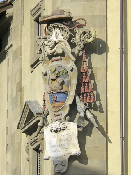 Scudo papale nel centro storico di Firenze — Foto Stock