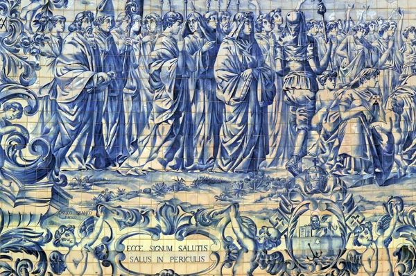 Mosaik an der Außenfassade der Kirche do carmo in der Stadt Porto. — Stockfoto