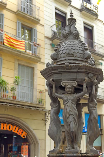 Chance de uma fonte em La Rambla de Barcelona — Fotografia de Stock