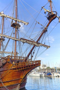 Carabela Barcelona bağlantı noktası demirledi