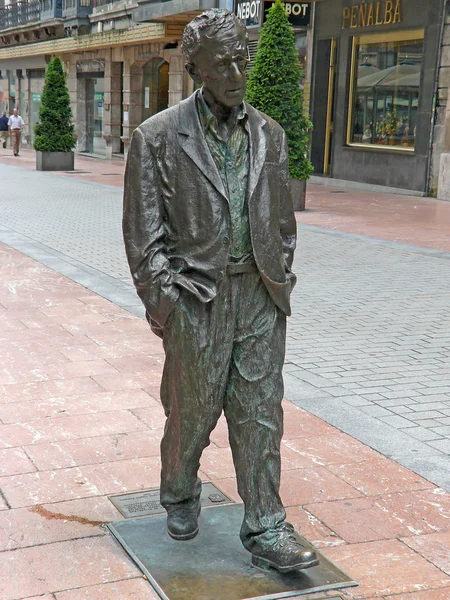 Skulptur filmregisseur woody allen in oviedo — Stockfoto