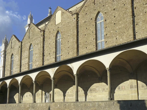 Klooster van Santa Croce kerk in de oude stad van Florence — Stockfoto