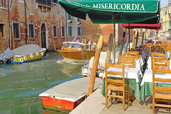 Restaurant in der Nachbarschaft von Cannaregio in Venedig — Stockfoto