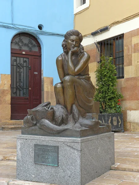 The sculpture in the Square Pescadera Trascorrales of the city of Oviedo — Stock Photo, Image