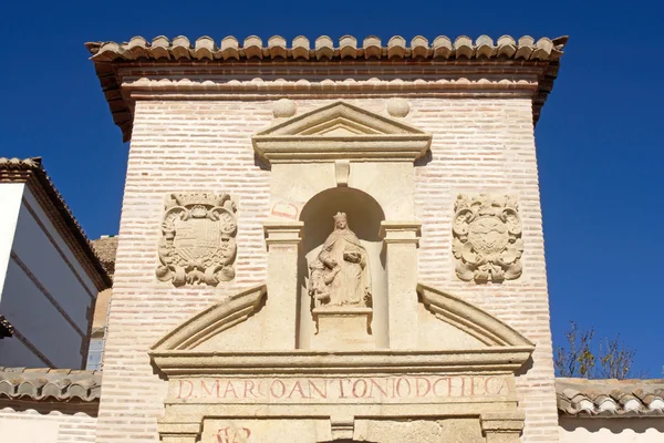 Architectural detail of the Convent of Santa Isabel la Real in the neighborhood of Albaicin of Granada — Stock Photo, Image