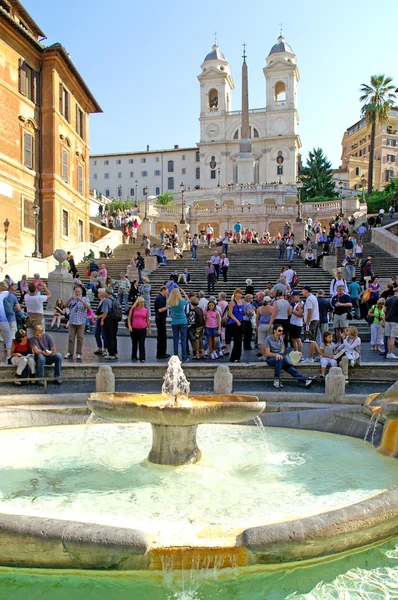 Fontana della Barcaccia en la histórica ciudad de Roma —  Fotos de Stock