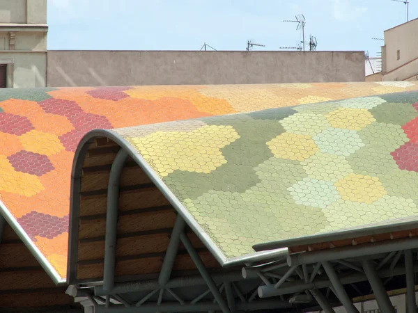 Detalle arquitectónico de la cubierta del Mercado de Santa Caterina en Barcelona —  Fotos de Stock