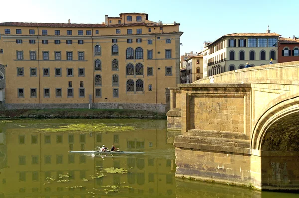 Most Trójcy Świętej w zabytkowym centrum Florencji — Zdjęcie stockowe