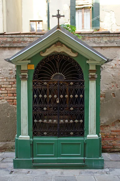 Capela no bairro de Cannaregio, na cidade de Veneza — Fotografia de Stock
