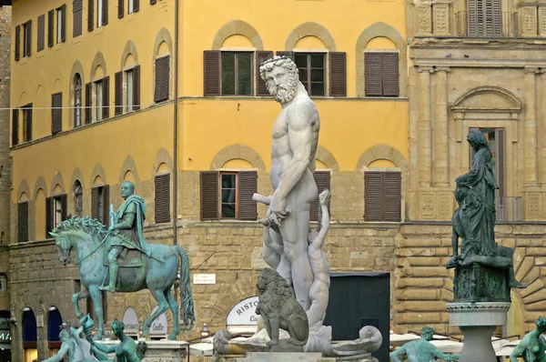 Rzeźby w Piazza della Signoria w zabytkowej Florencji — Zdjęcie stockowe