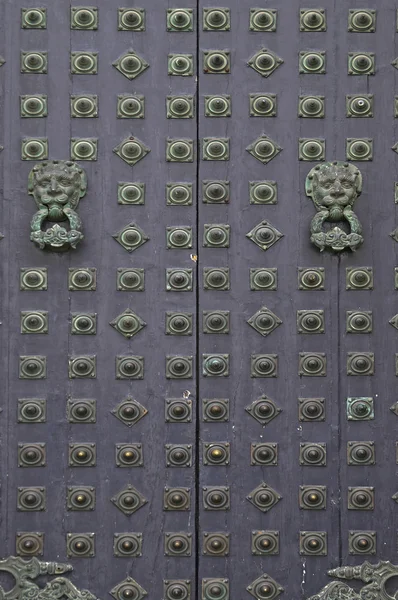 Detail der Tür der Kathedrale von Santa Cruz de Compostela — Stockfoto