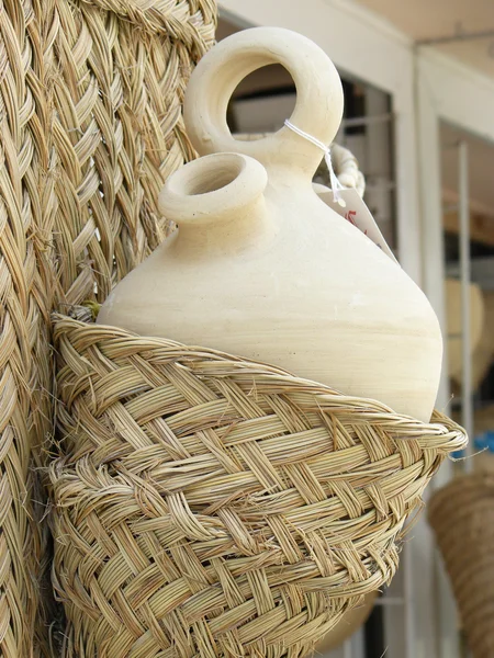 Botijo saman sepet içinde