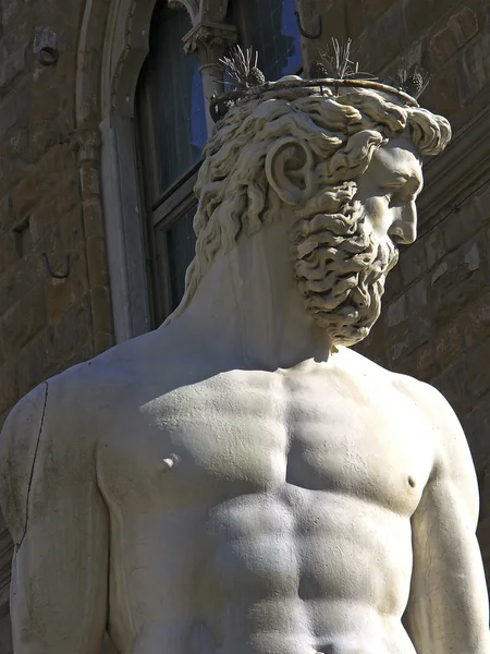 Detail sochy fontány Neptunu v Piazza della Signoria v historickém městě Florencie — Stock fotografie