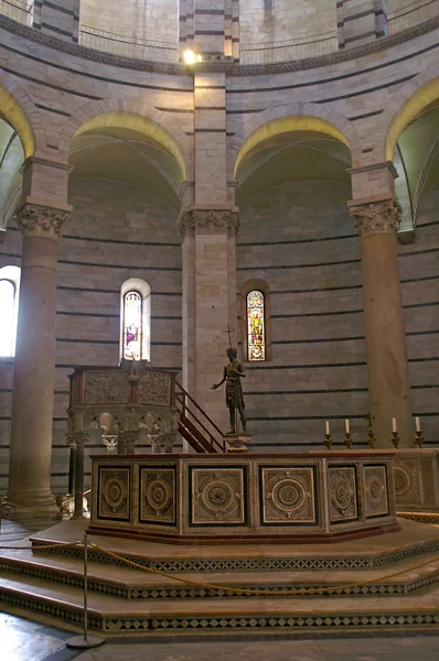Kaplica wewnątrz Baptysterium w Pizie — Zdjęcie stockowe