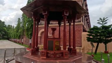 Hücre hapishanesindeki özgürlük savaşçısının anısına.