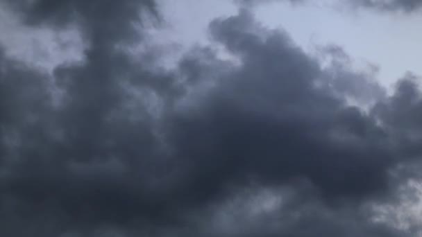 Zeitraffer gewaltiger Regenwolken — Stockvideo