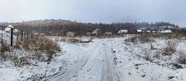 Winterlandschaft mit Landstraße — Stockfoto