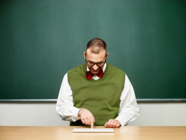 Düğmeye basmayı inek