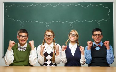 Dört nerds Evet demek