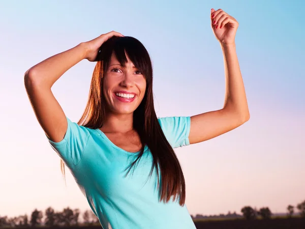 Young woman with raised arms — Stock Photo, Image