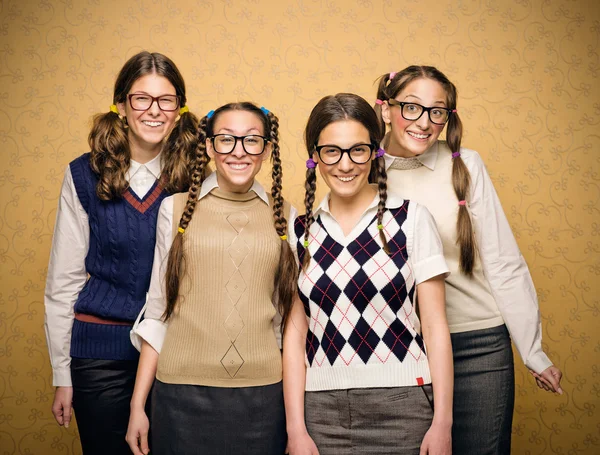 Jovens nerds do sexo feminino — Fotografia de Stock