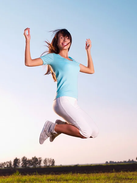 Girl jumping on the meadow — Stock Photo, Image