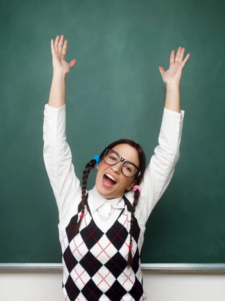 Nerd mit erhobenen Armen — Stockfoto