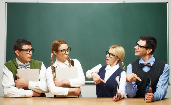 Moderne tegen klassieke nerds — Stockfoto