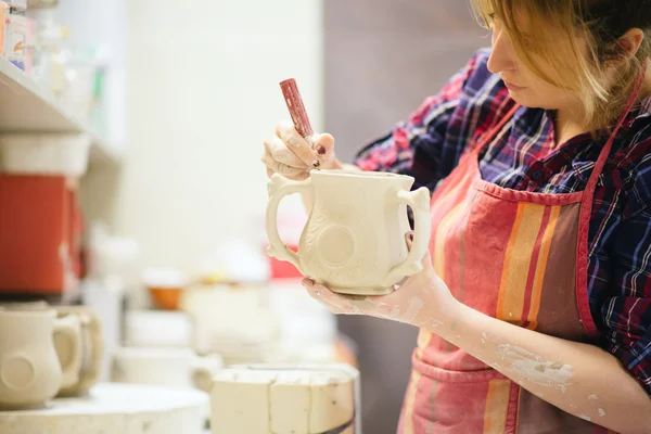 Pottery artist cutting edges — Stock Photo, Image