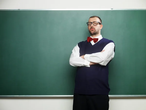 Mannelijke nerd met gekruiste armen — Stockfoto