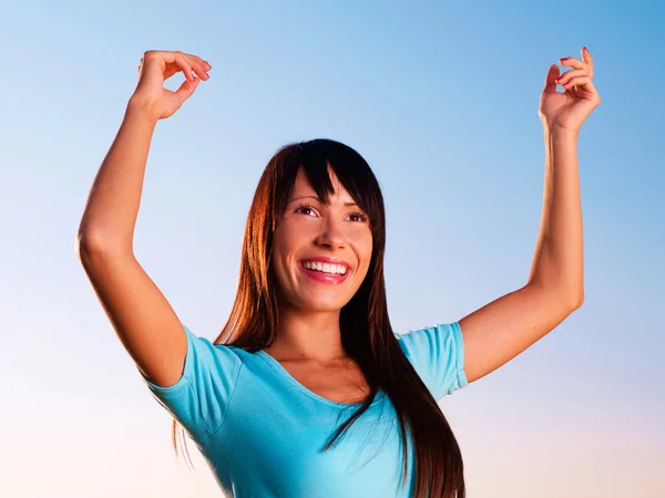 Young woman with raised arms — Stock Photo, Image