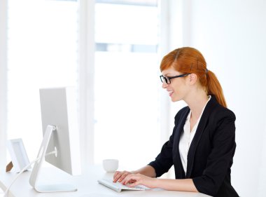 Bilgisayarda yazarak işkadını