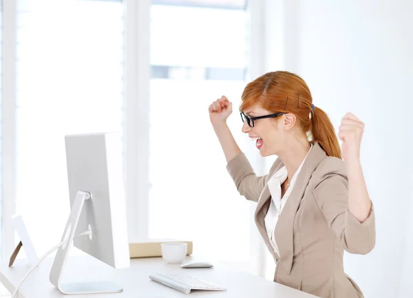 Businesswoman rejoiced in her office — Stock Photo, Image