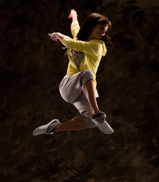 Teenage girl jumping — Stock Photo, Image