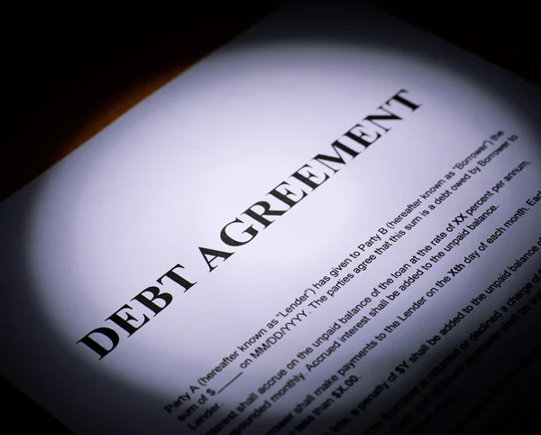 Долговое соглашение на бумаге — стоковое фото