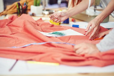 Tasarımcılar bu elbiseyi çalışma planı