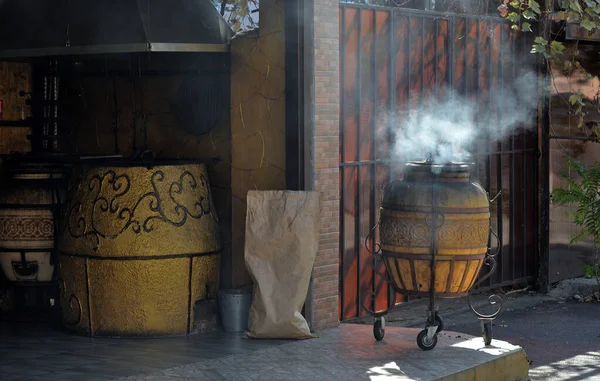 Tandoors Ele Com Comida Cozinha Rua — Fotografia de Stock