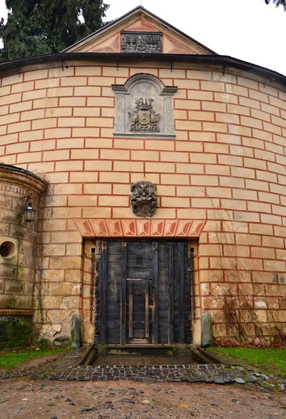 Torre Dell Antico Castello Gotico Friggitrice Roccia Inverno Repubblica Ceca — Foto Stock