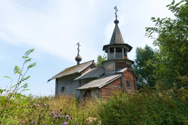 卡累利阿共和国Onega湖Unitskaya湾岸上的圣尼古拉斯神奇工的古老木制教堂 — 图库照片