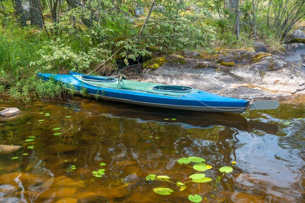 Blue Kayak Rocky Shore Unitskaya Bay Lake Onega Republic Karelia — Stock Photo, Image