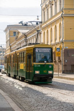 Helsinki, Finlandiya, 09 Ağustos 2014: Yazın Helsinki şehir merkezinde tramvay
