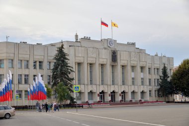 Yaroslavl, Rusya, 05 Eylül 2020: Sovetskaya Meydanı 'ndaki Yaroslavl Bölgesi Hükümeti binası