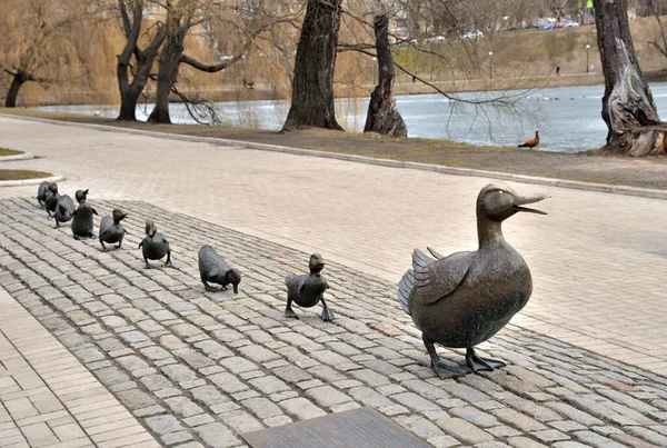 러시아 모스크바 러시아 2021 조각품 Make Way Ducklings 디비시 근처의 — 스톡 사진