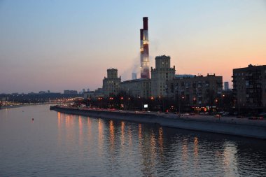 Moskova nehri ve Berezhkovskaya ve Savvinskaya setleri manzaralı Moskova Panoraması, Moskova, Rusya