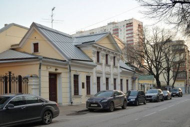 Moskova, Rusya, 11 Nisan 2021 Bolshoy Lyovshinsky Lane 'deki 19. yüzyıl kasaba malikanesi