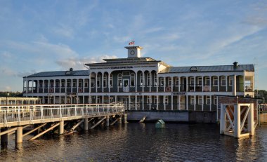 Kostroma, Rusya, 24 Mayıs 2021: Volga Nehri seti üzerindeki 