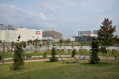 Moskova, Rusya, 28 Ağustos 2021: Alış veriş ve eğlence merkezi Aviapark, Khodynskoye sahasından - Moskova parkı aynı adı taşıyan tarihi bölgenin güney kesiminde