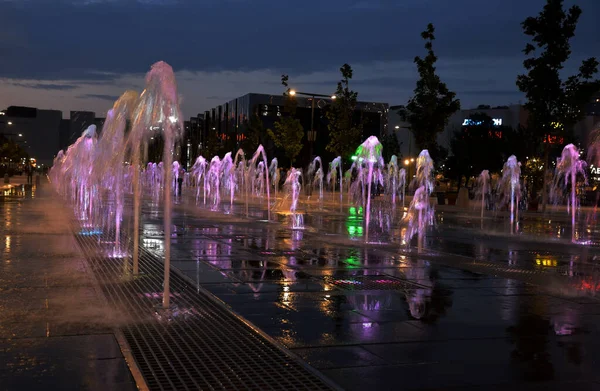 Szökőkút Kaszkád Esti Megvilágítással Khodinskoye Mező Moszkva Park Déli Részén — Stock Fotó