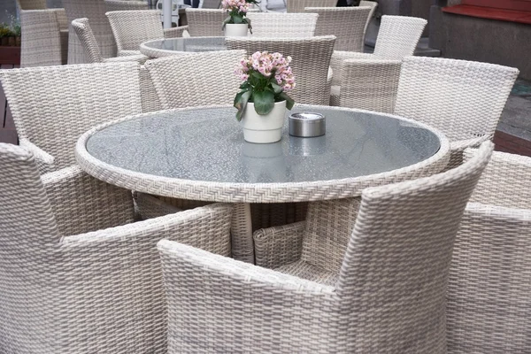 Table and chairs in cafe — Stock Photo, Image